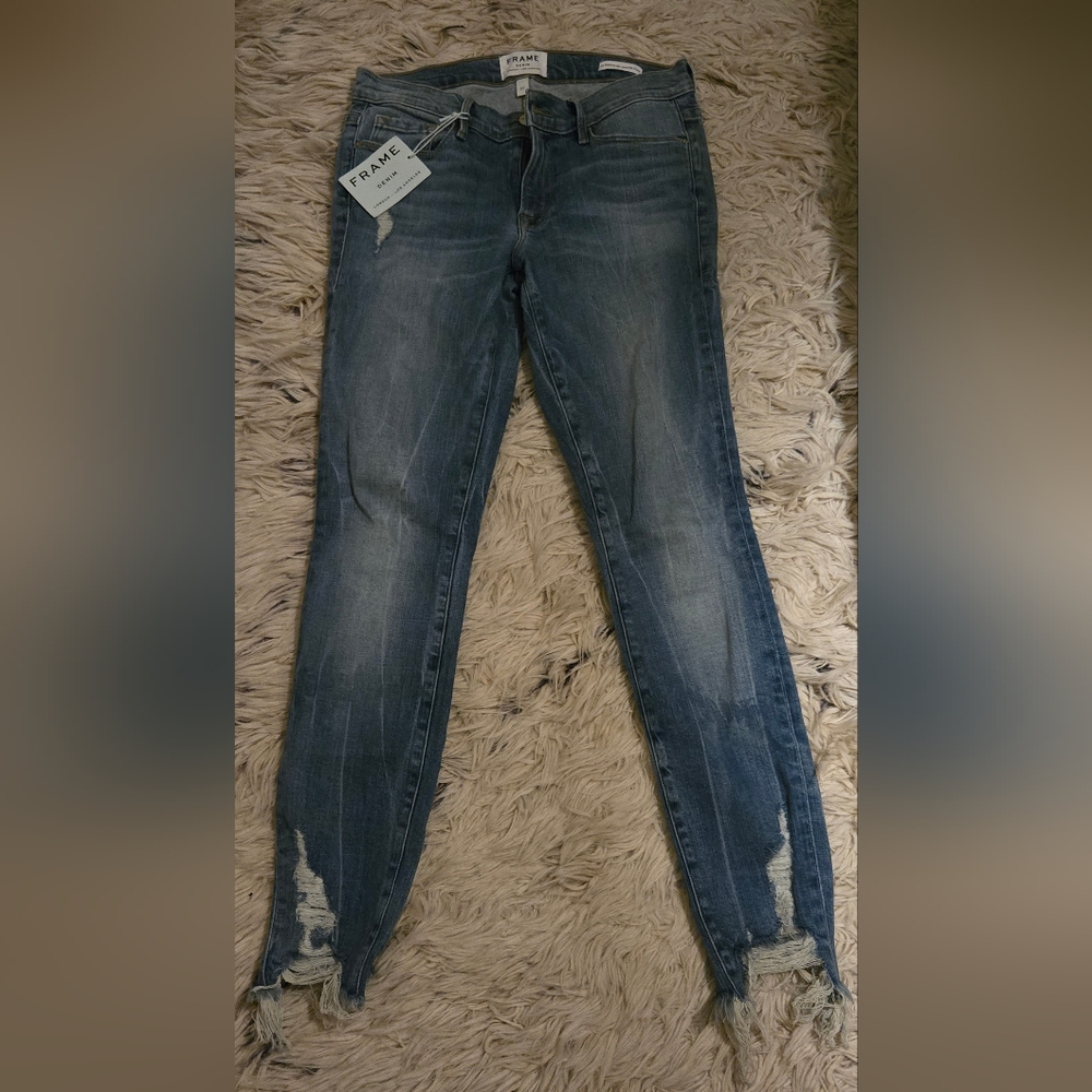 Frame Le Skinny de Jeanne Crop Size 27 in Camberwell Distressed Denim